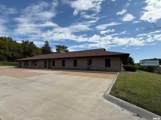 1050 36TH Avenue, Moline, IL 61265