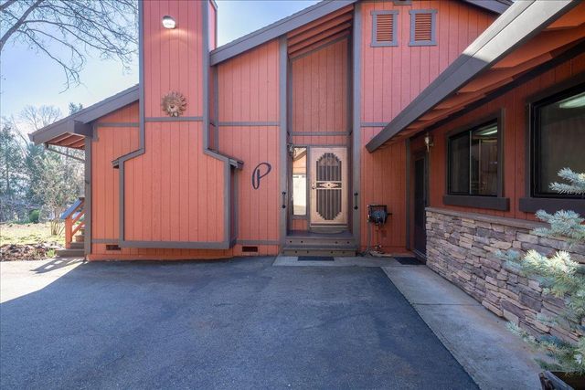 5454 Crestline Dr, Foresthill, CA 95631