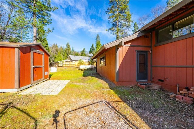 5454 Crestline Dr, Foresthill, CA 95631