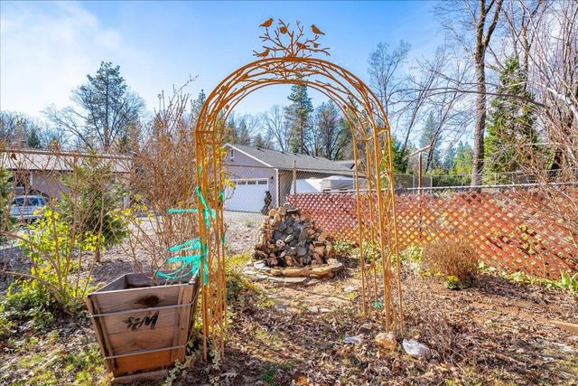 5454 Crestline Dr, Foresthill, CA 95631