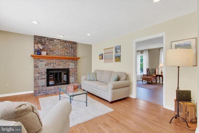 2474 MEETINGHOUSE RD, Spring Grove, PA 17362