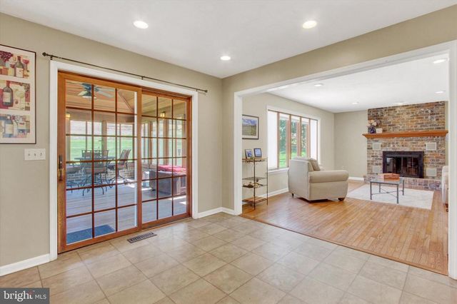 2474 MEETINGHOUSE RD, Spring Grove, PA 17362