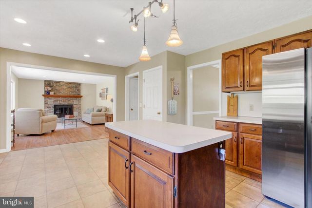 2474 MEETINGHOUSE RD, Spring Grove, PA 17362