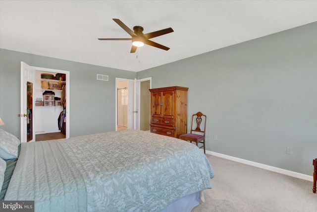 2474 MEETINGHOUSE RD, Spring Grove, PA 17362