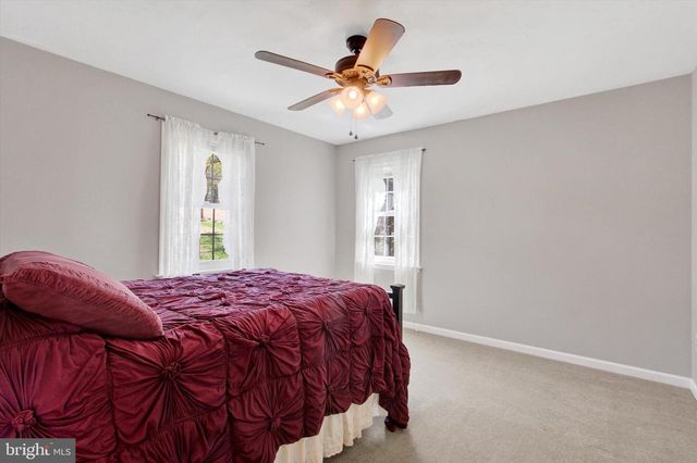 2474 MEETINGHOUSE RD, Spring Grove, PA 17362