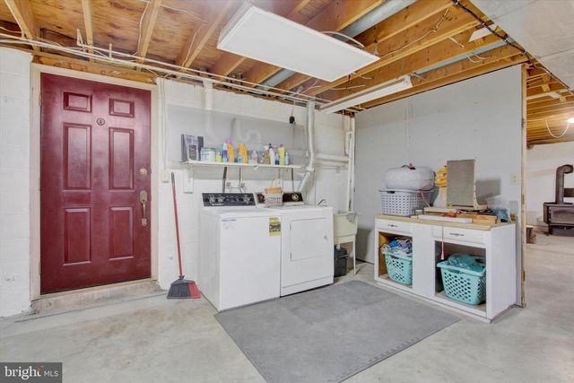 2474 MEETINGHOUSE RD, Spring Grove, PA 17362