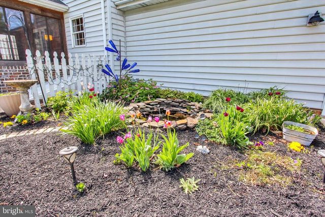 2474 MEETINGHOUSE RD, Spring Grove, PA 17362