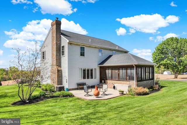 2474 MEETINGHOUSE RD, Spring Grove, PA 17362