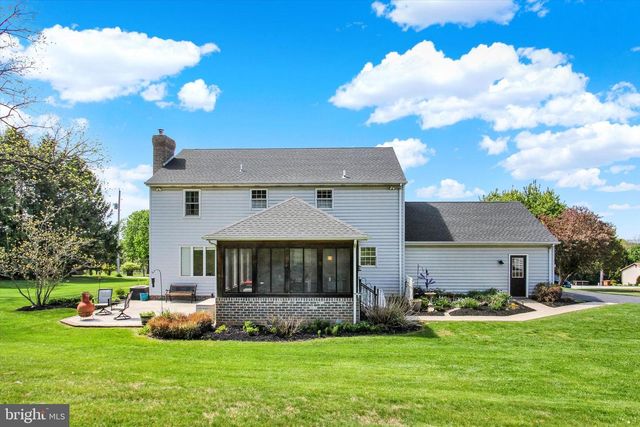 2474 MEETINGHOUSE RD, Spring Grove, PA 17362