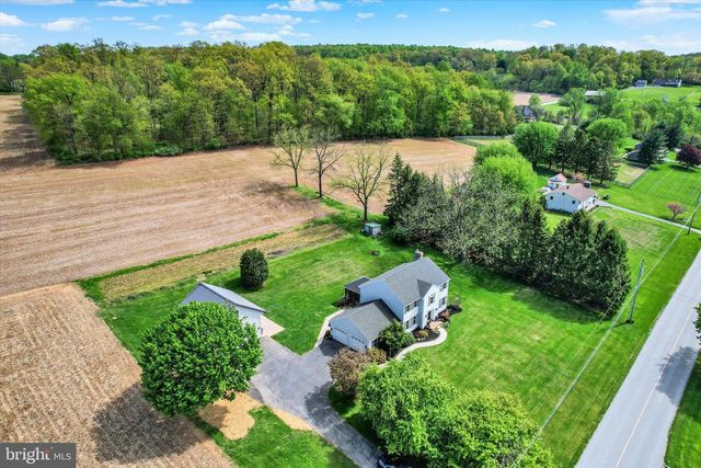 2474 MEETINGHOUSE RD, Spring Grove, PA 17362