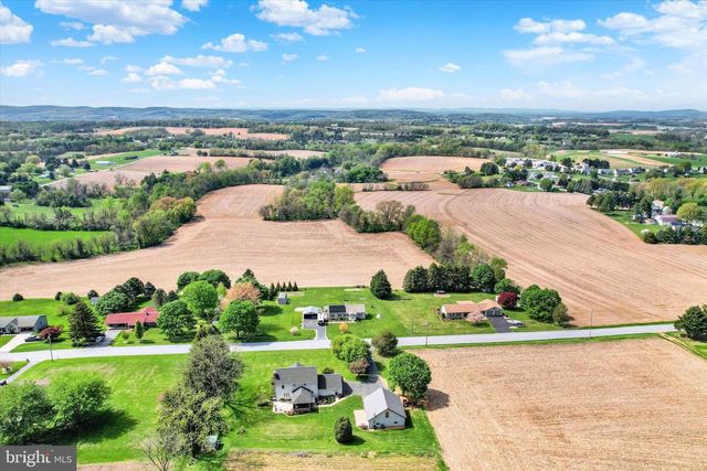 2474 MEETINGHOUSE RD, Spring Grove, PA 17362