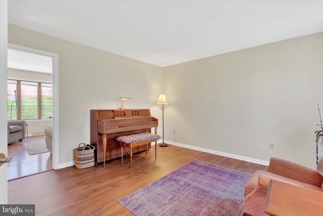 2474 MEETINGHOUSE RD, Spring Grove, PA 17362
