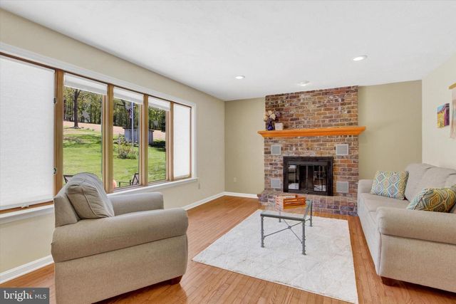 2474 MEETINGHOUSE RD, Spring Grove, PA 17362