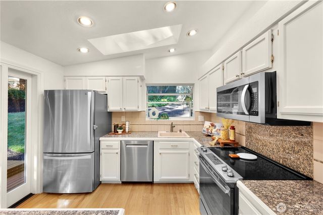 22721 NE 12th Place, Sammamish, WA 98074