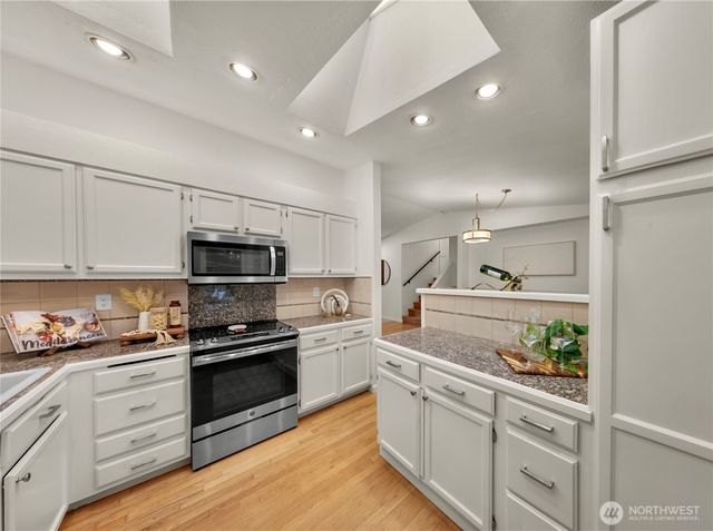 22721 NE 12th Place, Sammamish, WA 98074