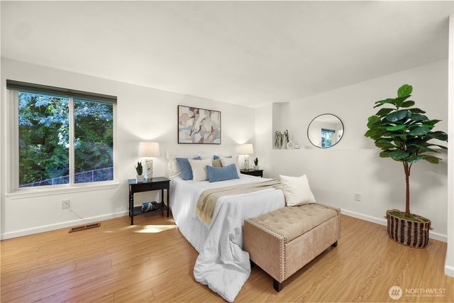 22721 NE 12th Place, Sammamish, WA 98074