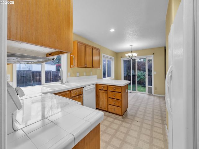 58782 EVERGREEN Loop, St Helens, OR 97051