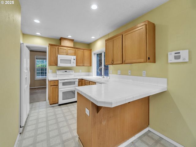 58782 EVERGREEN Loop, St Helens, OR 97051