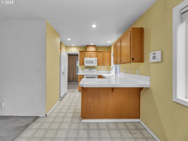 58782 EVERGREEN Loop, St Helens, OR 97051