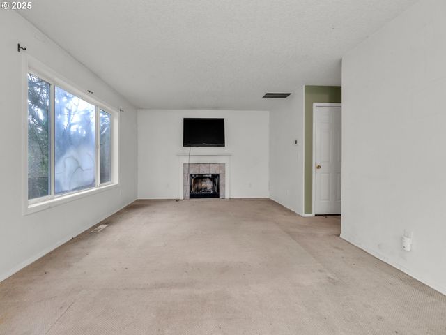 58782 EVERGREEN Loop, St Helens, OR 97051