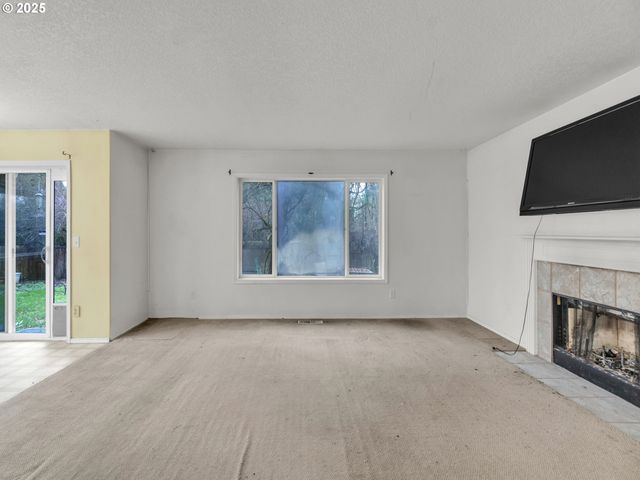 58782 EVERGREEN Loop, St Helens, OR 97051