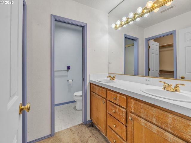 58782 EVERGREEN Loop, St Helens, OR 97051