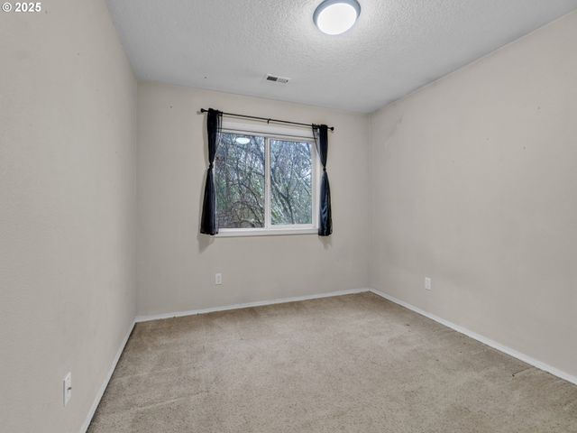 58782 EVERGREEN Loop, St Helens, OR 97051