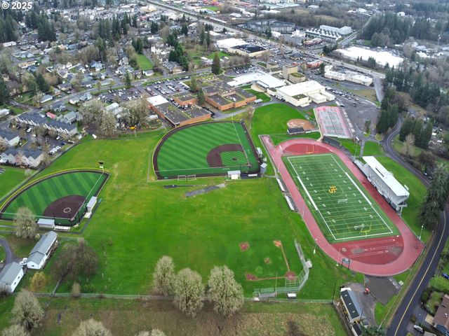 58782 EVERGREEN Loop, St Helens, OR 97051