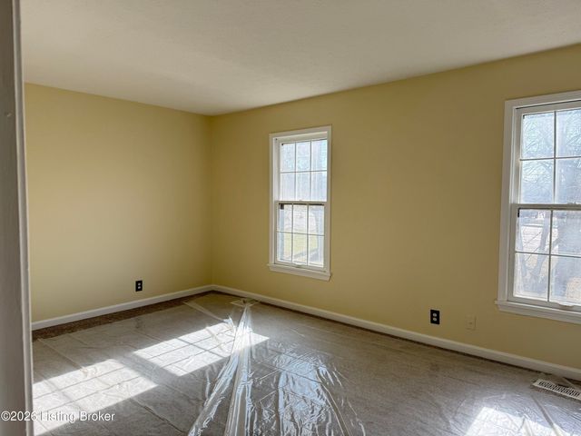 10401 Shelbyville Rd, Louisville, KY 40223