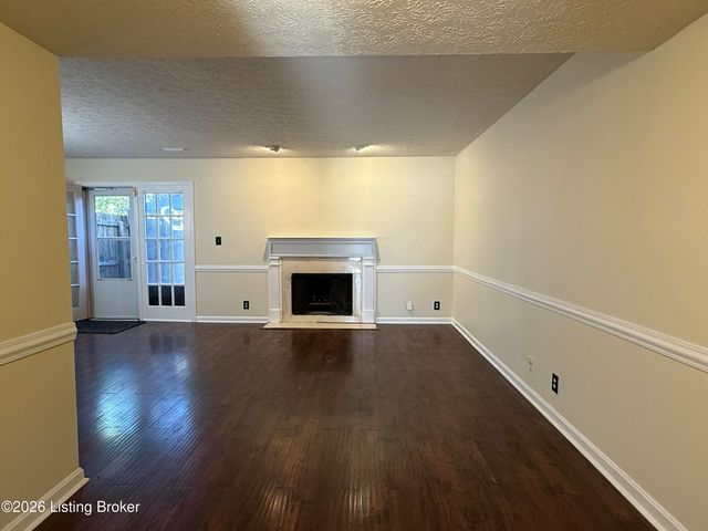 10401 Shelbyville Rd, Louisville, KY 40223