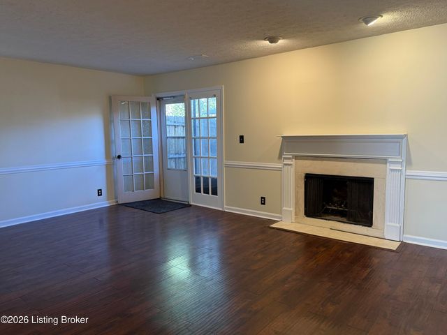 10401 Shelbyville Rd, Louisville, KY 40223