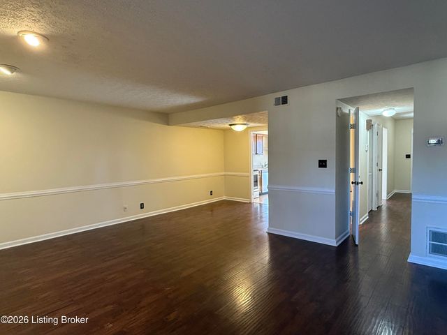 10401 Shelbyville Rd, Louisville, KY 40223