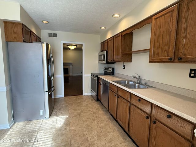 10401 Shelbyville Rd, Louisville, KY 40223