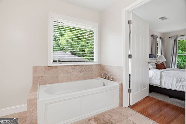 799 Larry Lane, Decatur, GA 30033