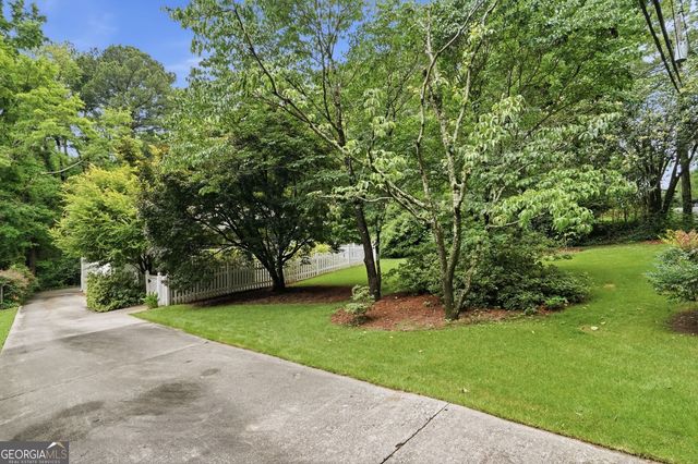 799 Larry Lane, Decatur, GA 30033