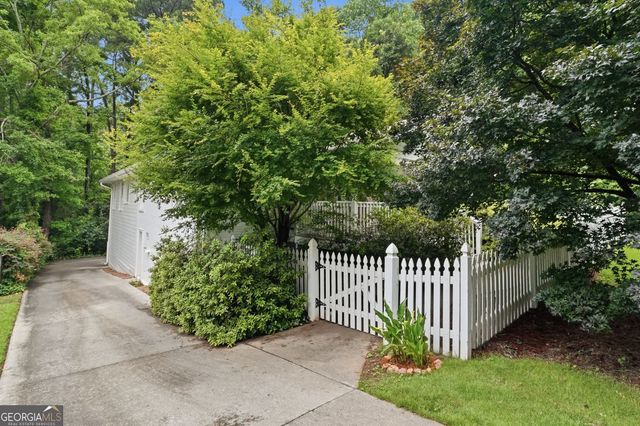 799 Larry Lane, Decatur, GA 30033
