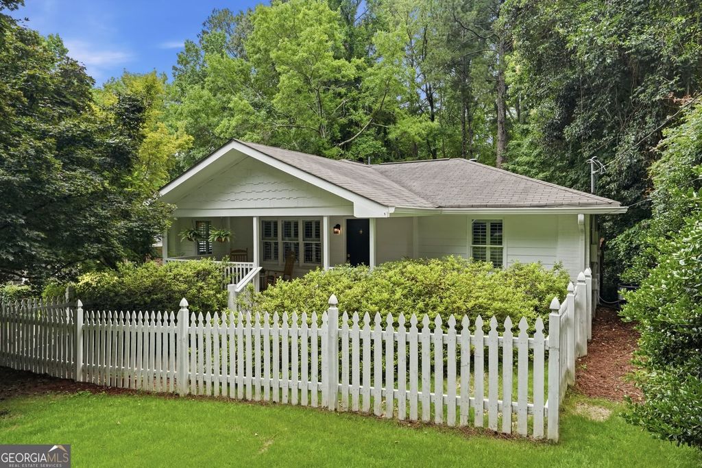 799 Larry Lane, Decatur, GA 30033