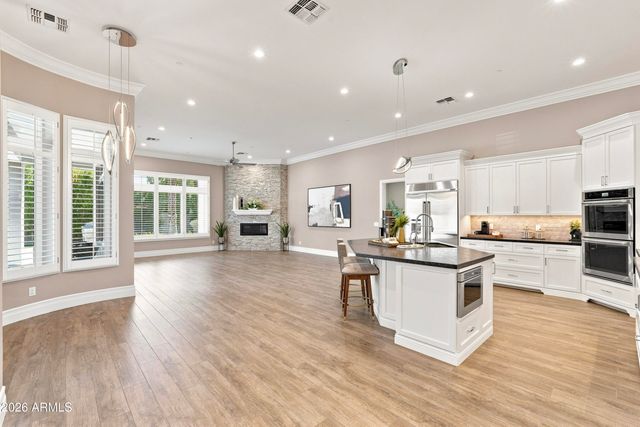 3415 E AQUARIUS Court, Chandler, AZ 85249