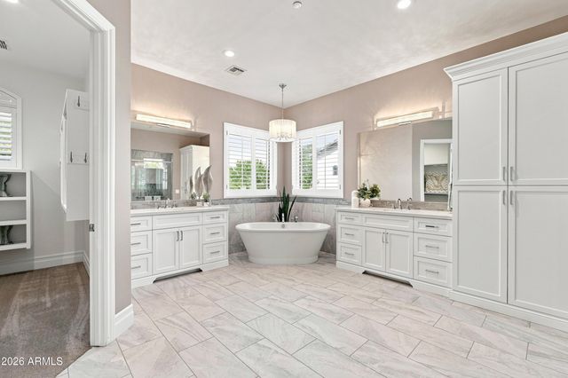 3415 E AQUARIUS Court, Chandler, AZ 85249