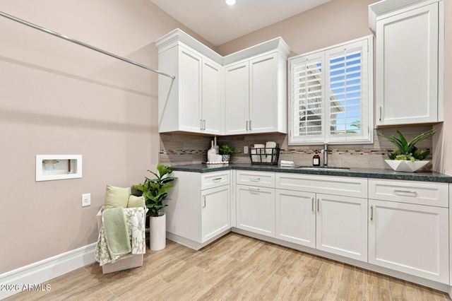 3415 E AQUARIUS Court, Chandler, AZ 85249