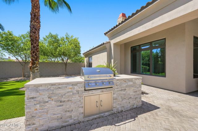 3415 E AQUARIUS Court, Chandler, AZ 85249