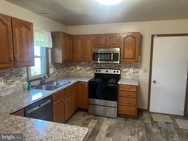 2143 SHERI LN, Mount Joy, PA 17552