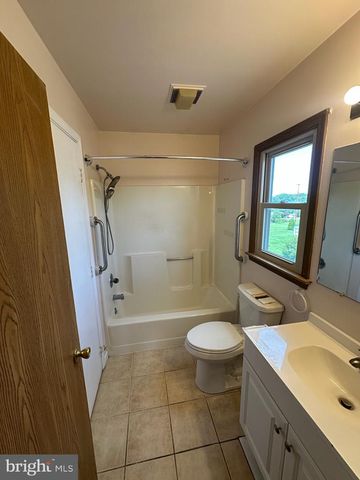 2143 SHERI LN, Mount Joy, PA 17552