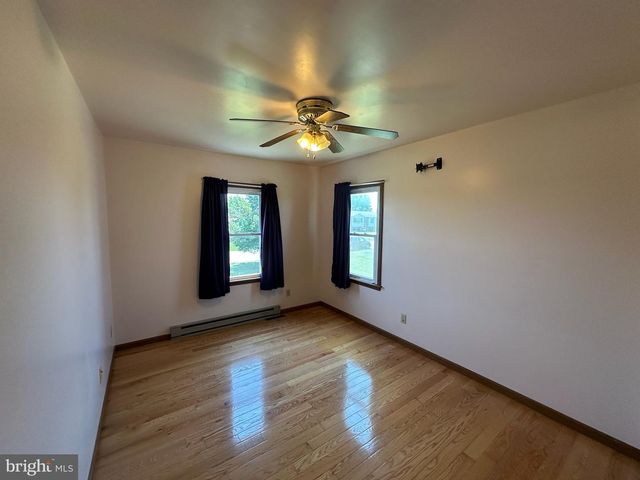2143 SHERI LN, Mount Joy, PA 17552