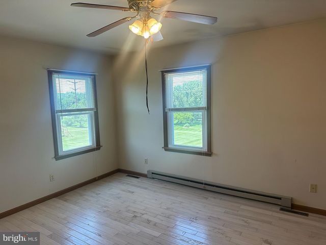 2143 SHERI LN, Mount Joy, PA 17552
