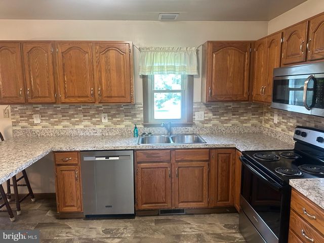 2143 SHERI LN, Mount Joy, PA 17552