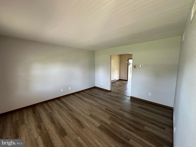 2143 SHERI LN, Mount Joy, PA 17552