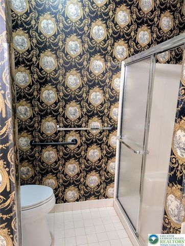 72 South Glenmoor Circle, Palmer Twp, PA 18045