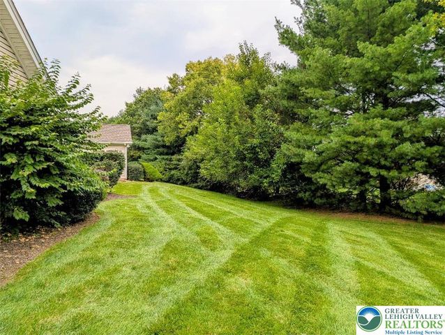 72 South Glenmoor Circle, Palmer Twp, PA 18045