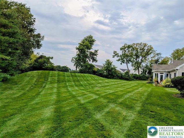72 South Glenmoor Circle, Palmer Twp, PA 18045